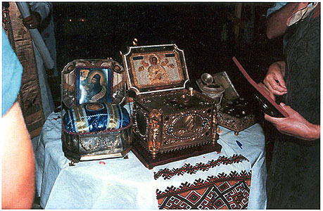 Мощи святого Пантелеимона и преподобного Силуана в Москве на Афонском подворье